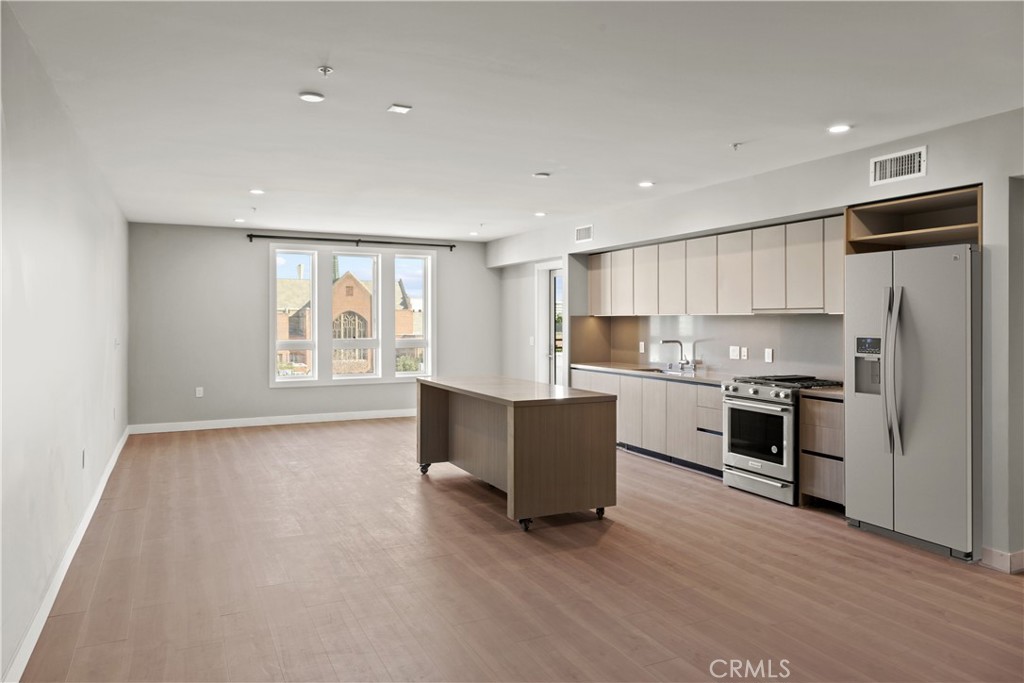 39 S Los Robles Avenue 3006