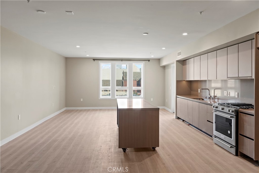 39 S Los Robles Avenue 3006