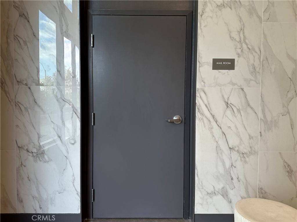 39 S Los Robles Avenue 3006