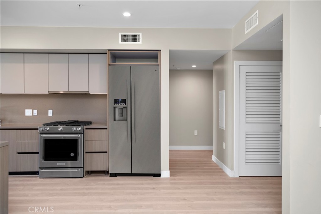 39 S Los Robles Avenue 3006