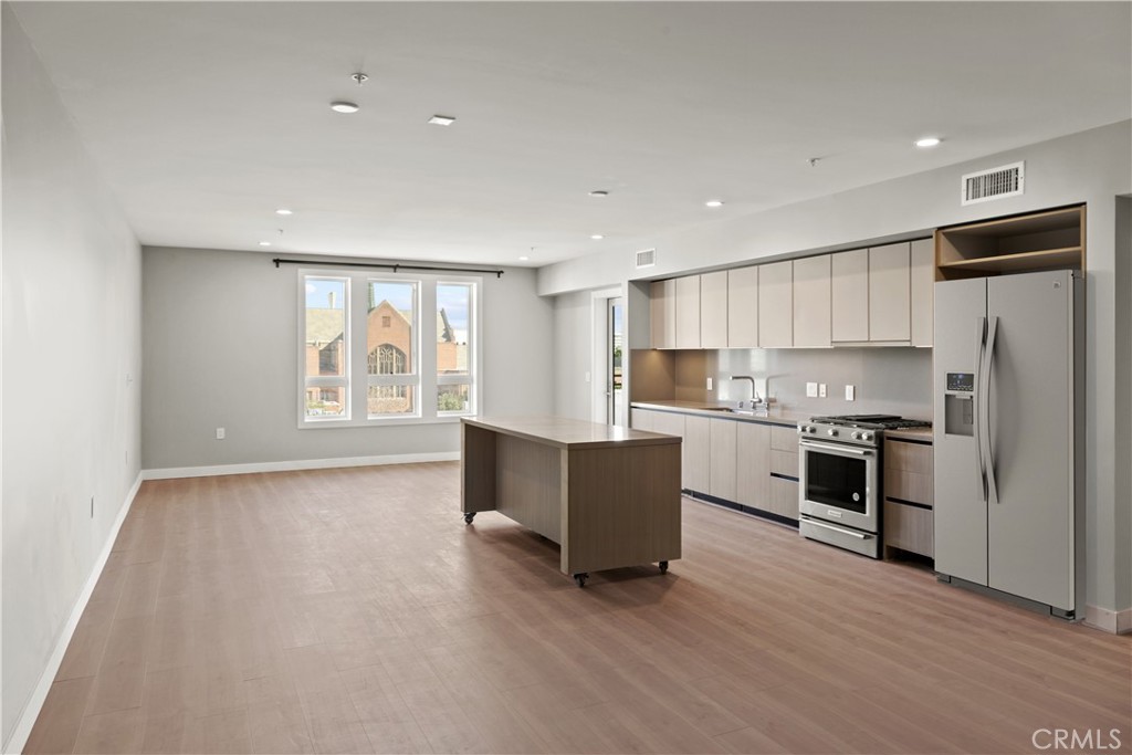 39 S Los Robles Avenue 3006