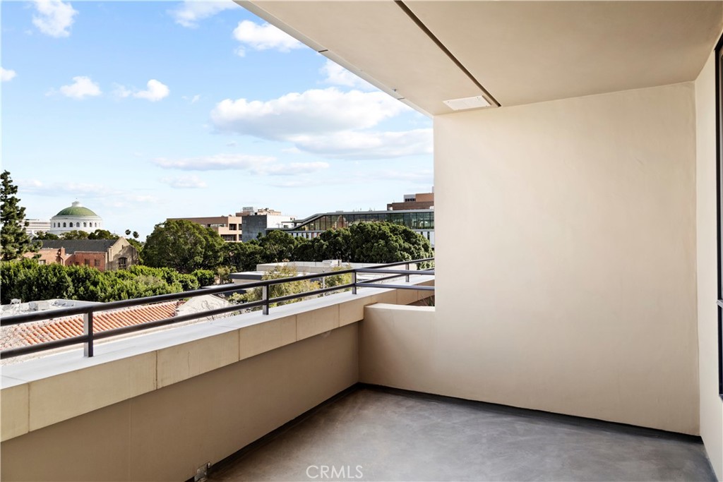 39 S Los Robles Avenue 3006