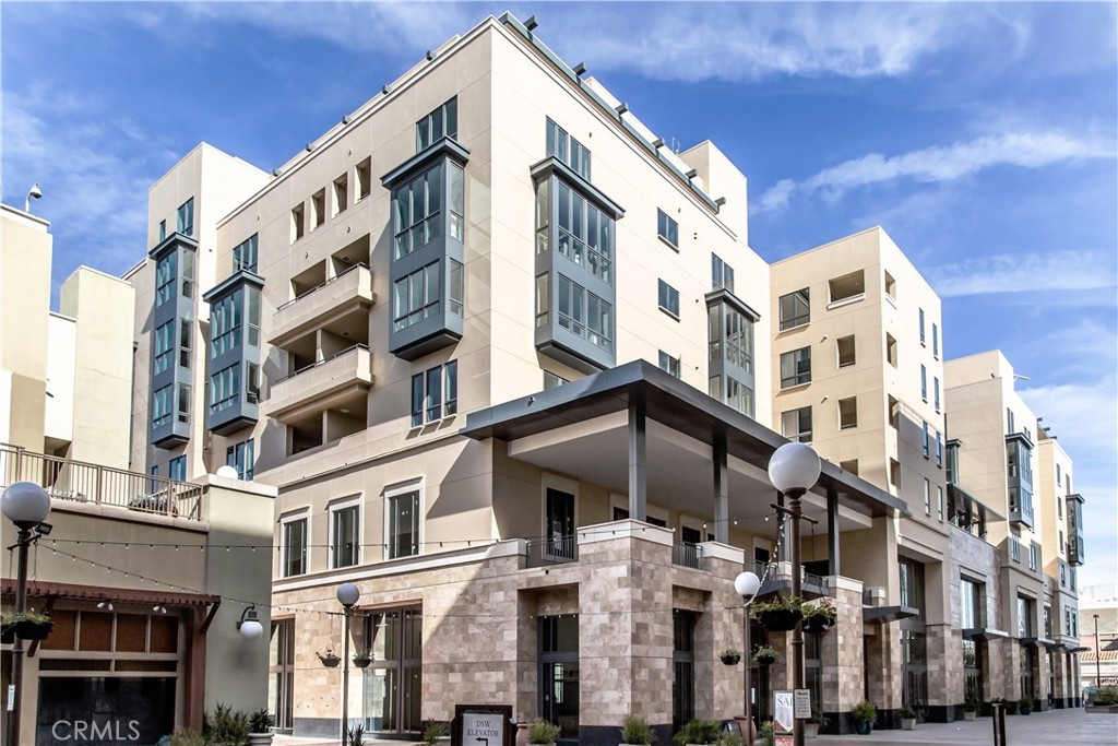 39 S Los Robles Avenue 3006