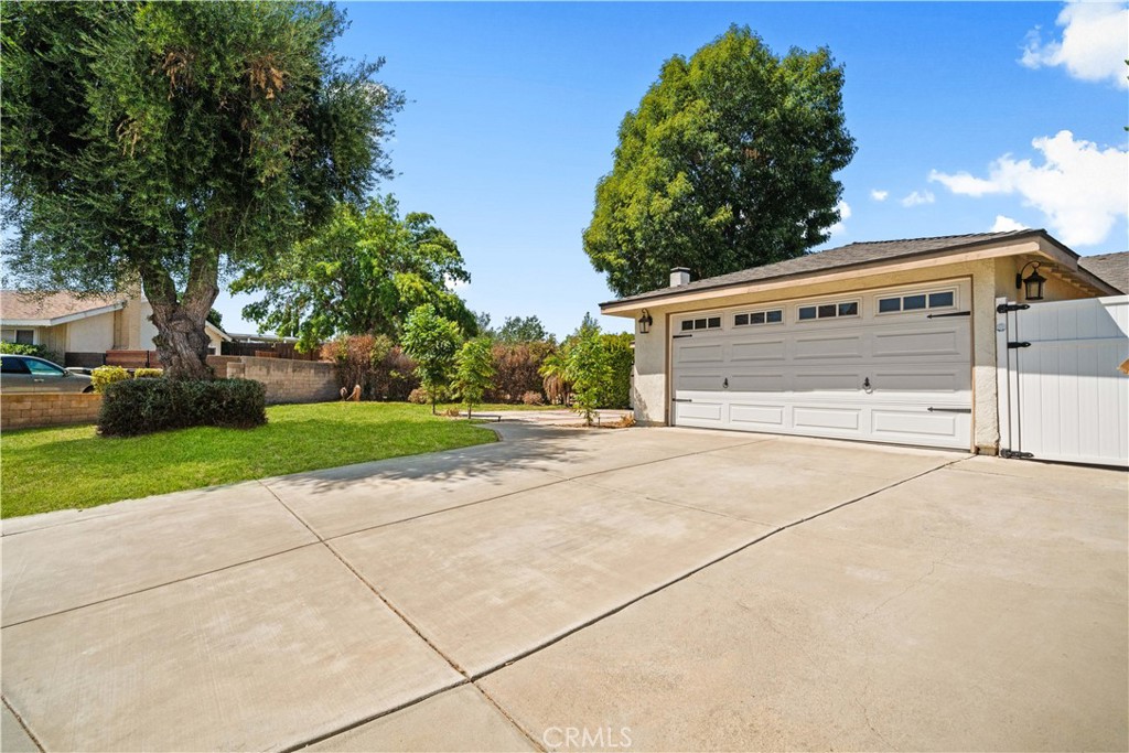 15410 Elm Lane
