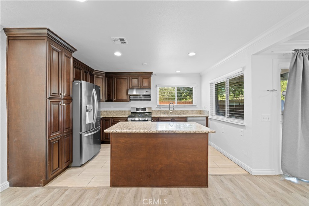 15410 Elm Lane