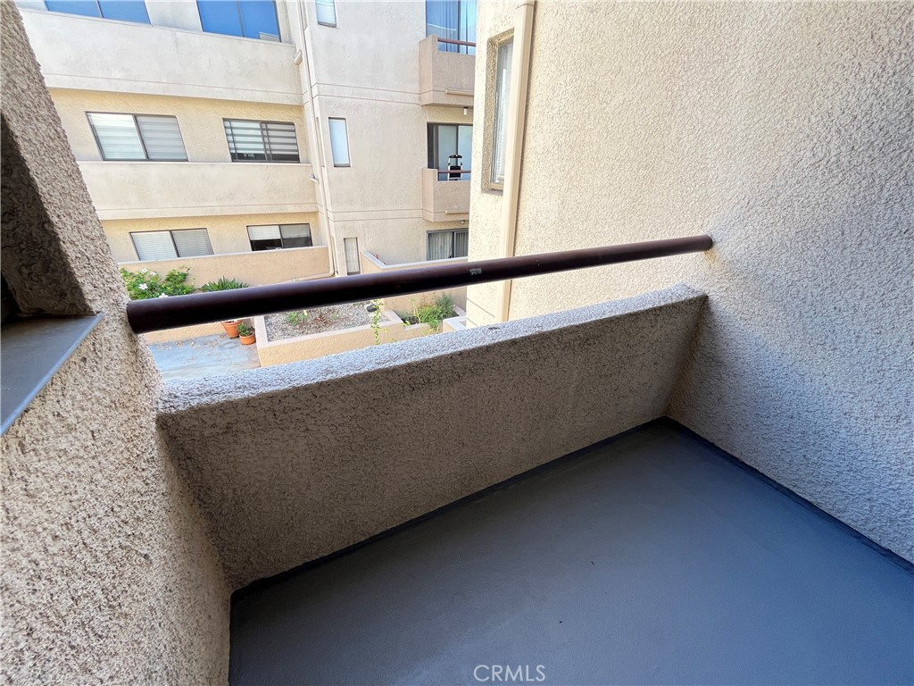 435 S Virgil Avenue 209