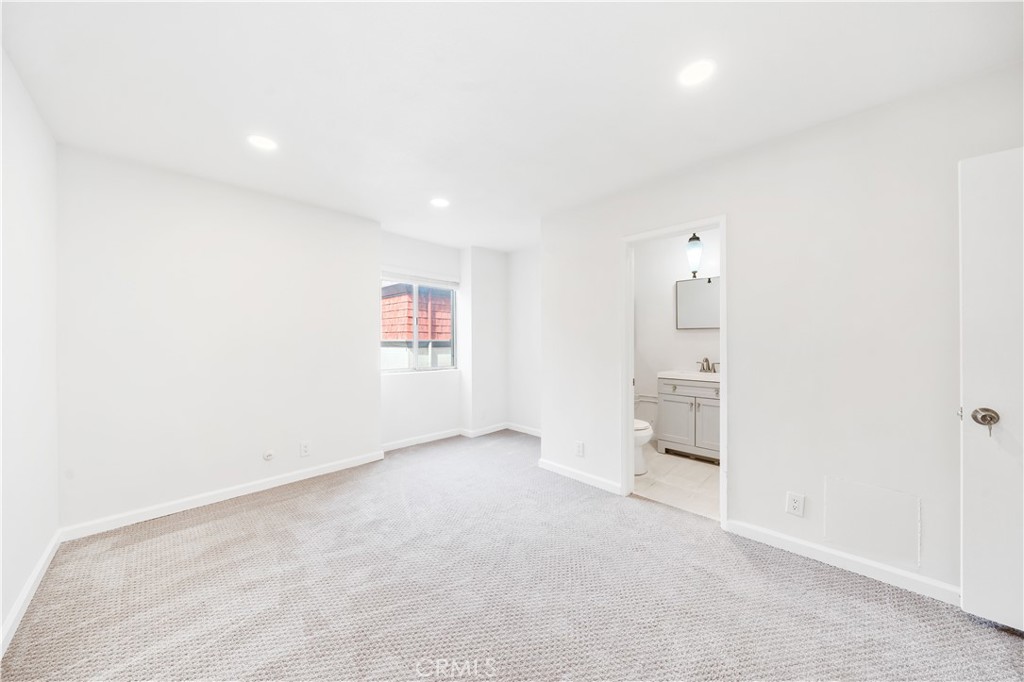 5674 Windsor Way 201