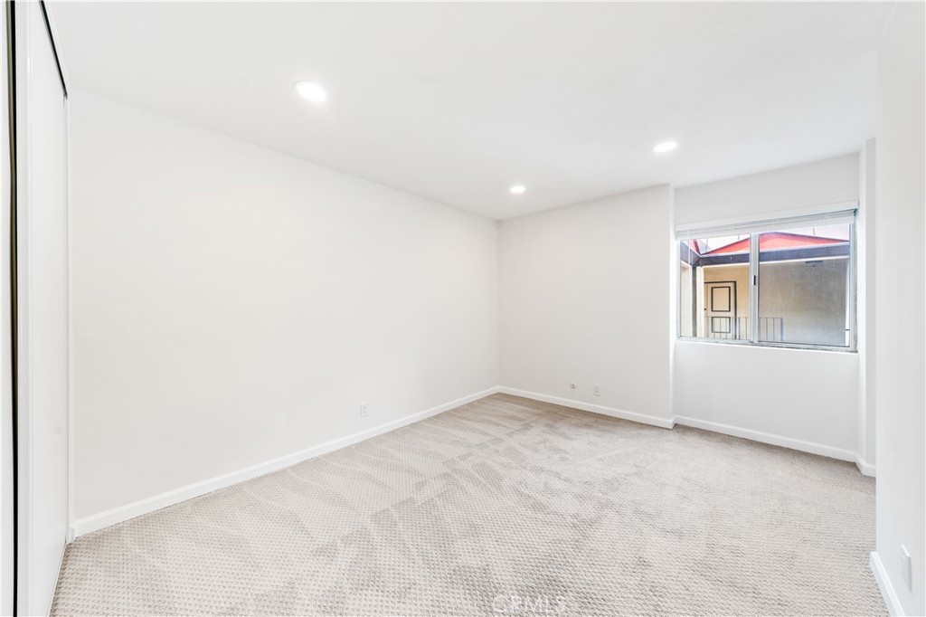 5674 Windsor Way 201