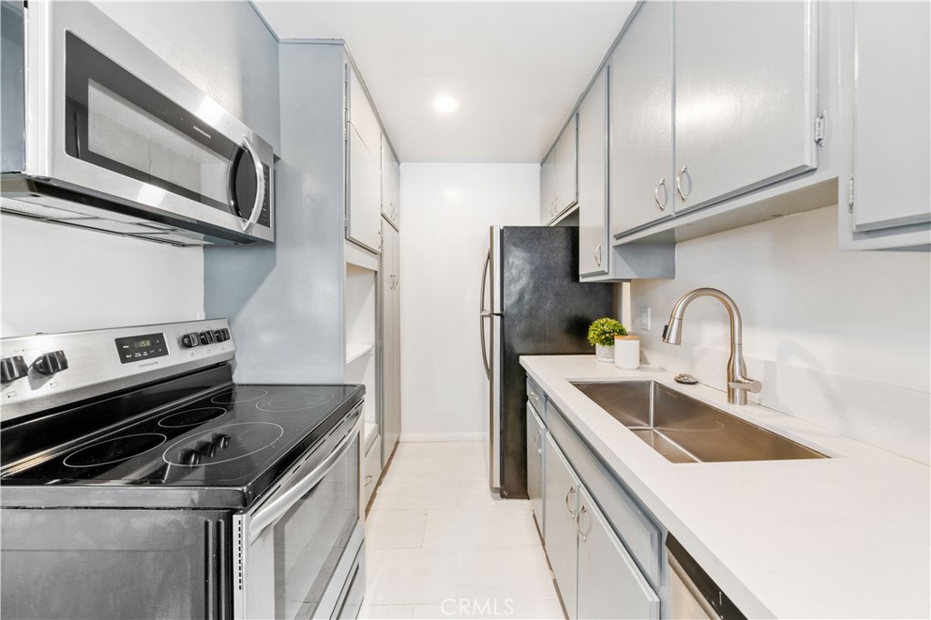 5674 Windsor Way 201