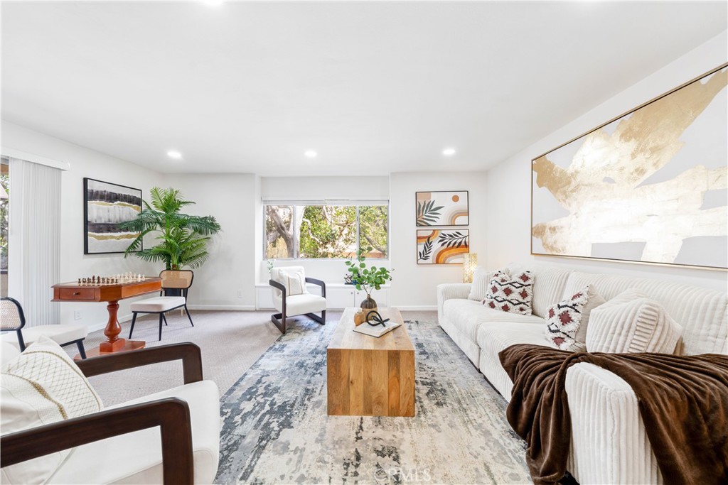 5674 Windsor Way 201