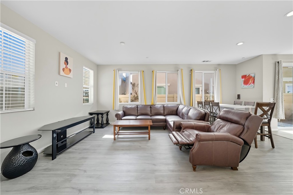 13846 Farmhouse