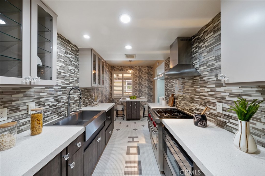 330 Cordova Street 301