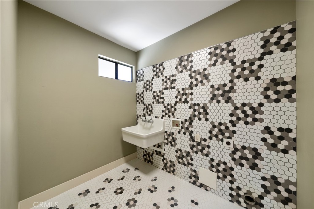 330 Cordova Street 301