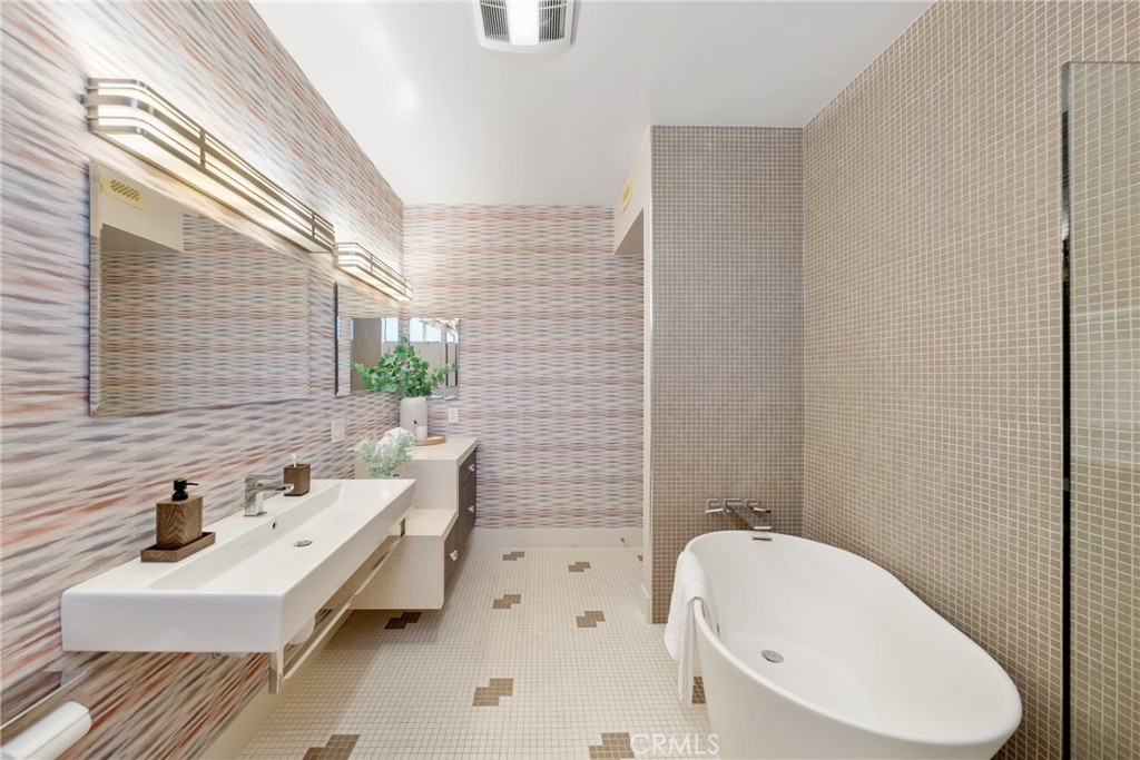 330 Cordova Street 301