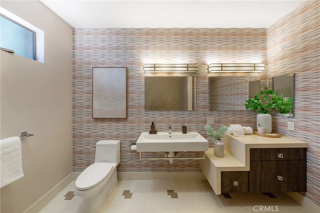 330 Cordova Street 301