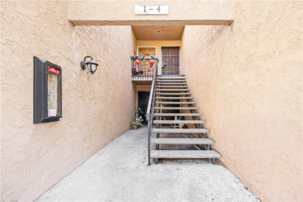 1001 W Macarthur 2