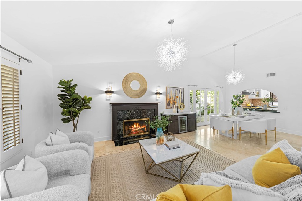 1364 Calle Caballero