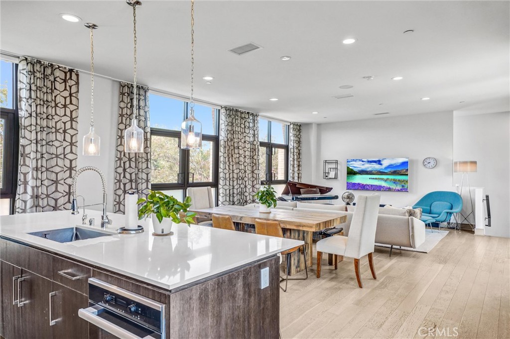 820 Mission Street 100