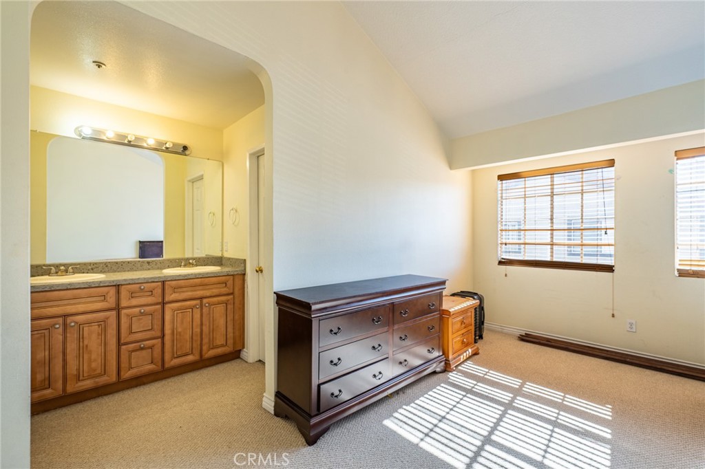 369 E Phillips Boulevard