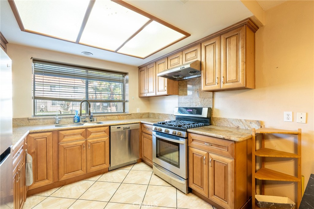 369 E Phillips Boulevard