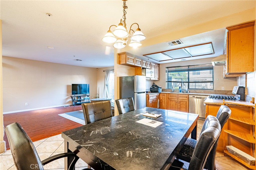 369 E Phillips Boulevard