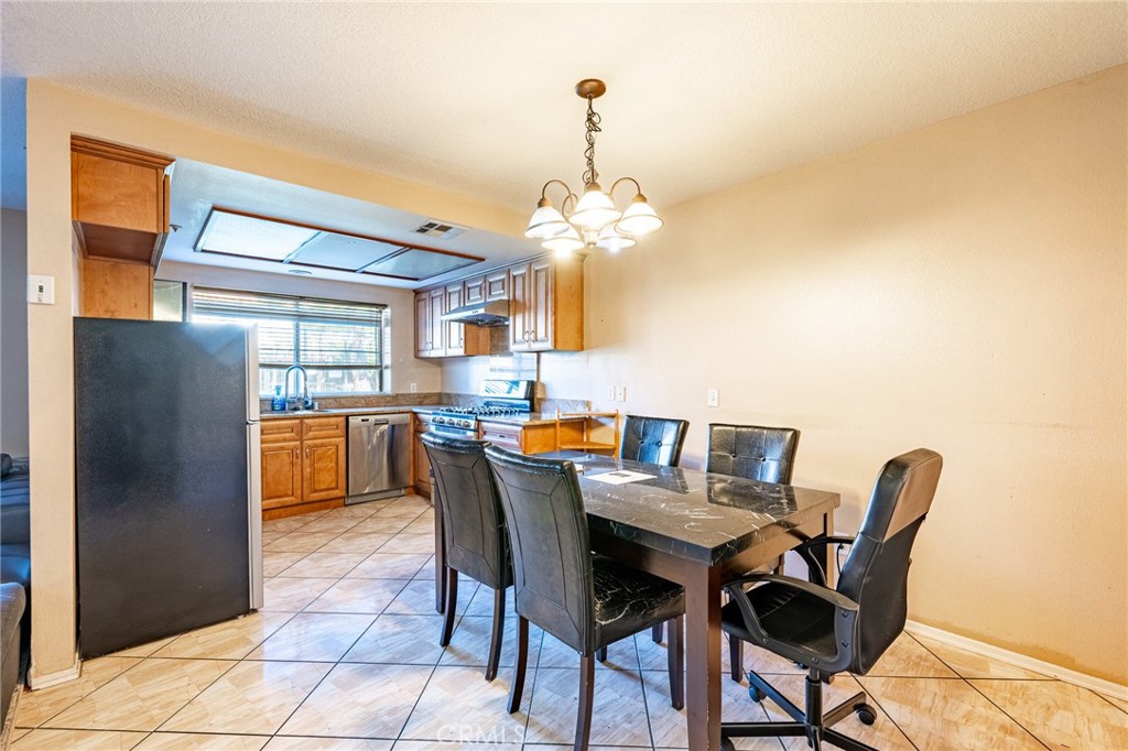 369 E Phillips Boulevard