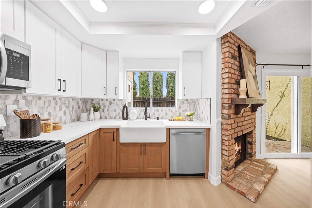 409 W Mountain View 6