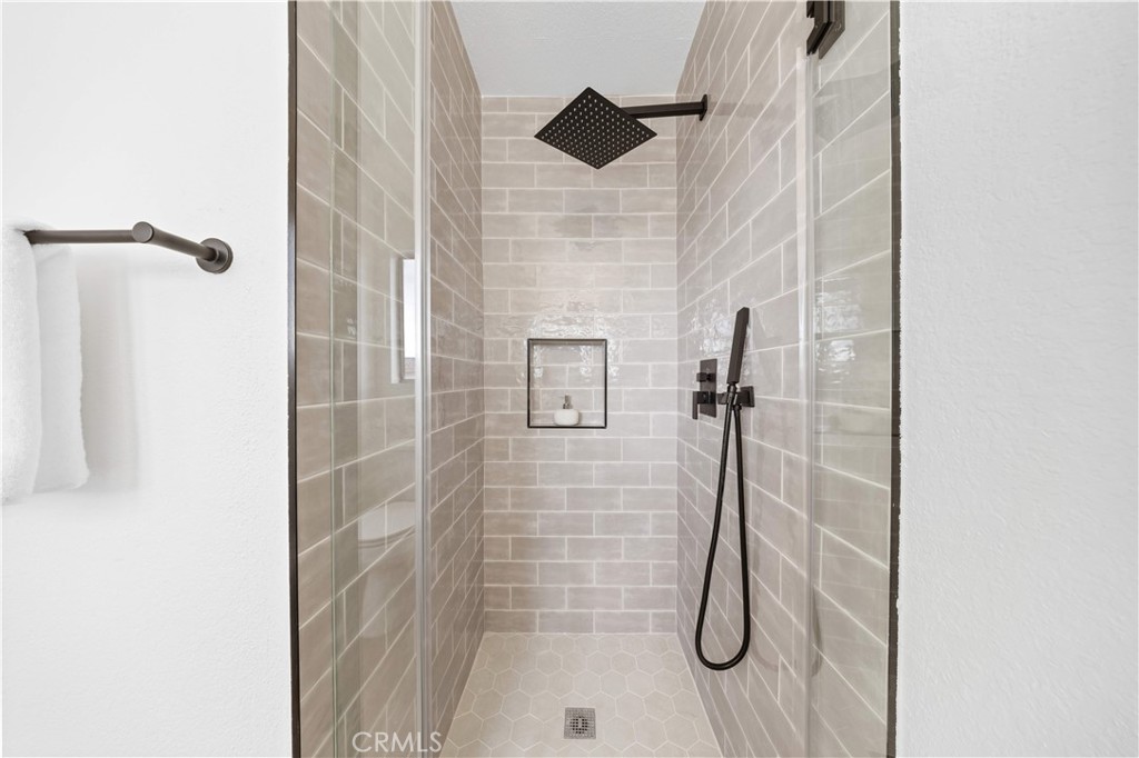 409 W Mountain View 6