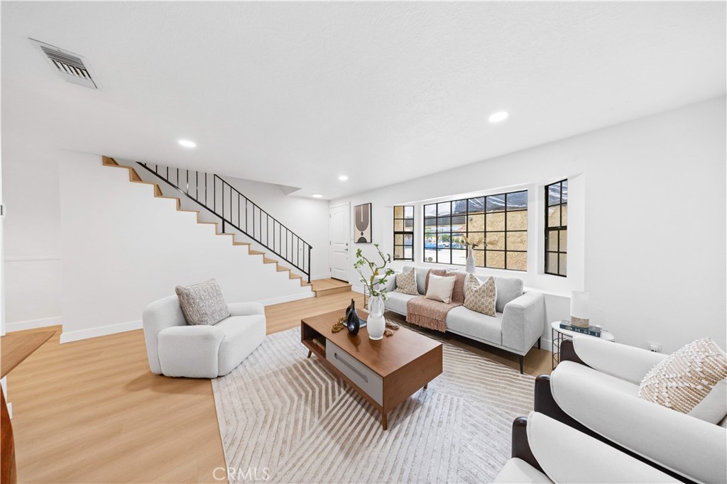 409 W Mountain View 6