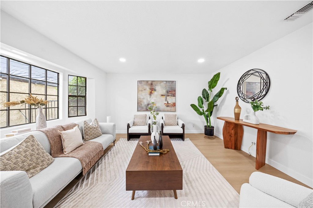 409 W Mountain View 6