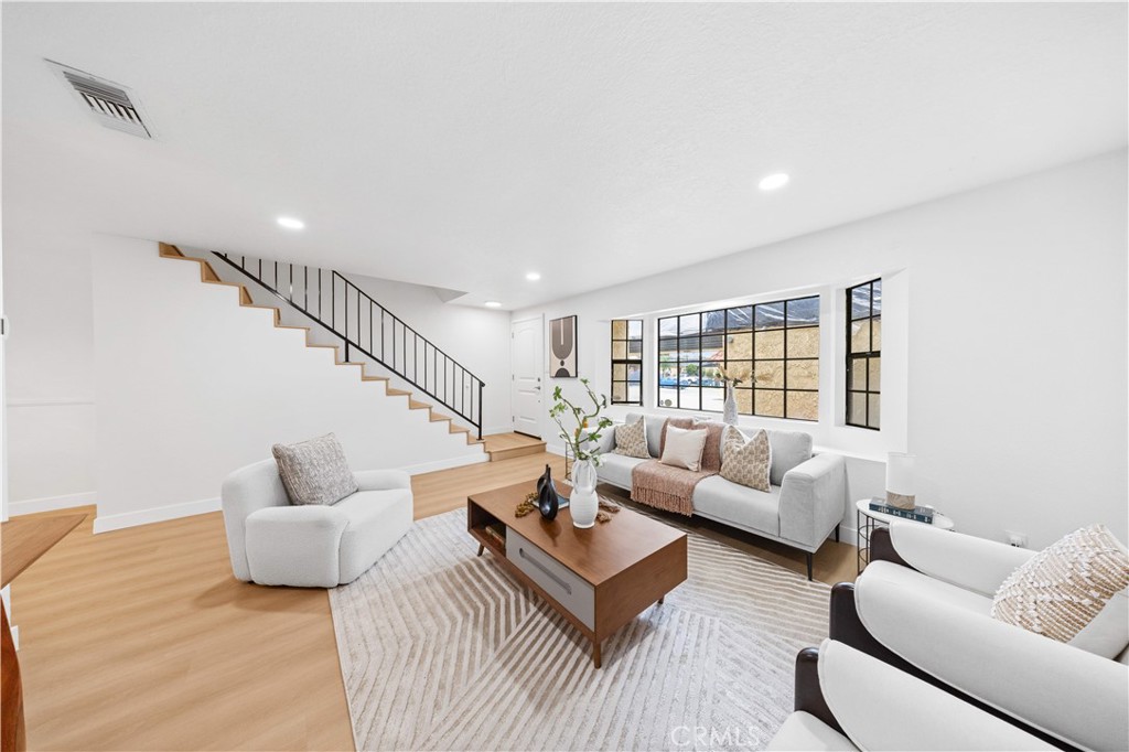 409 W Mountain View 6