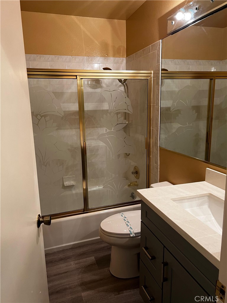 1304 Elm 13