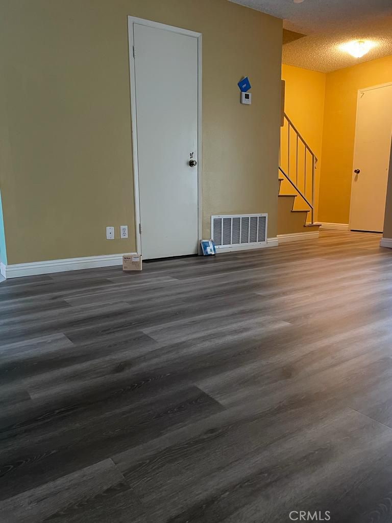 1304 Elm 13