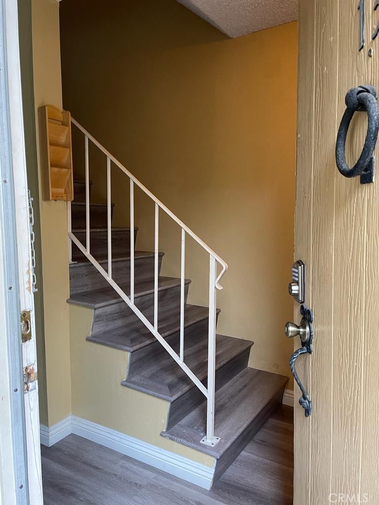 1304 Elm 13