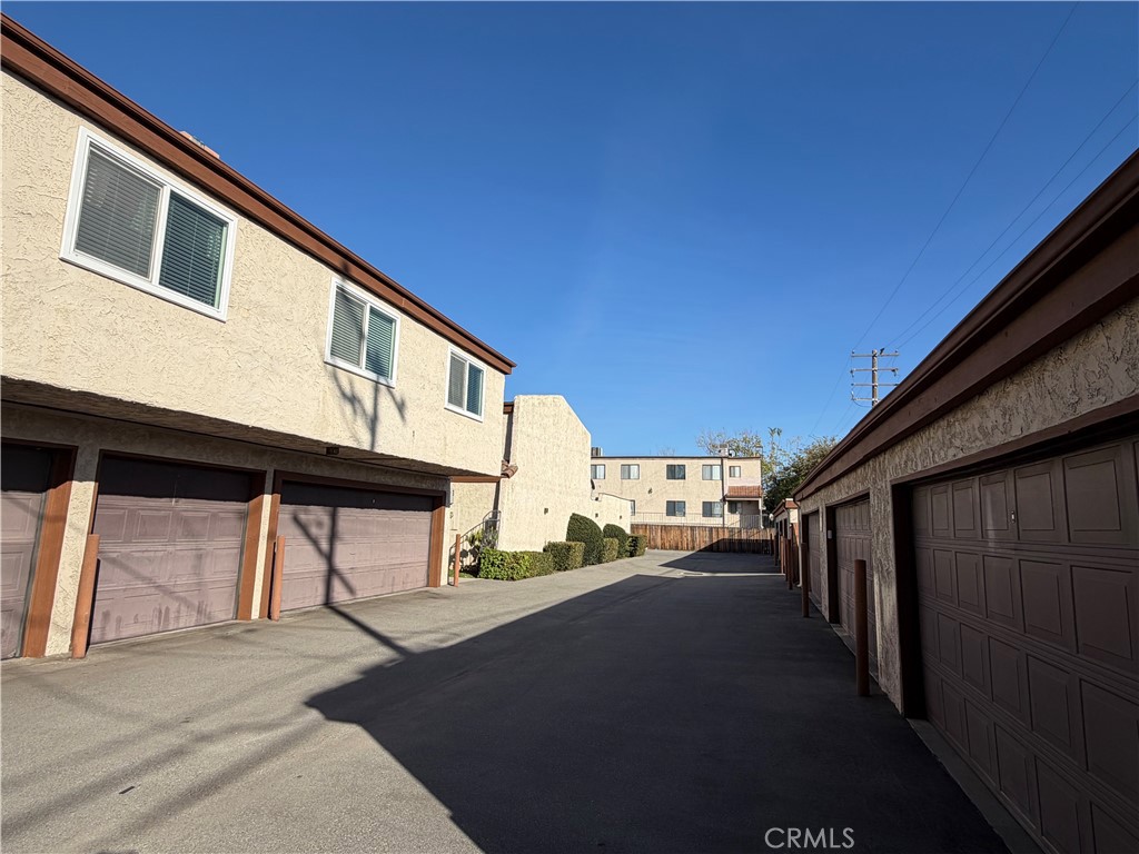 1304 Elm 13