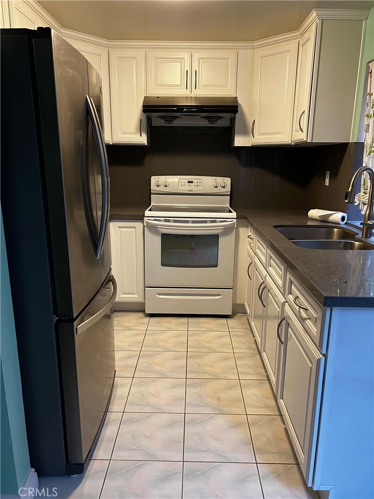 1304 Elm 13