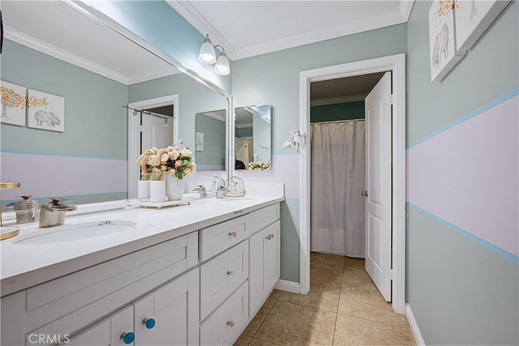 25465 Hyacinth