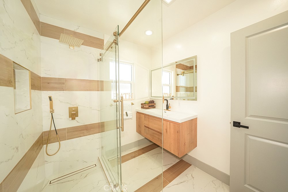 1243 E Almond Avenue