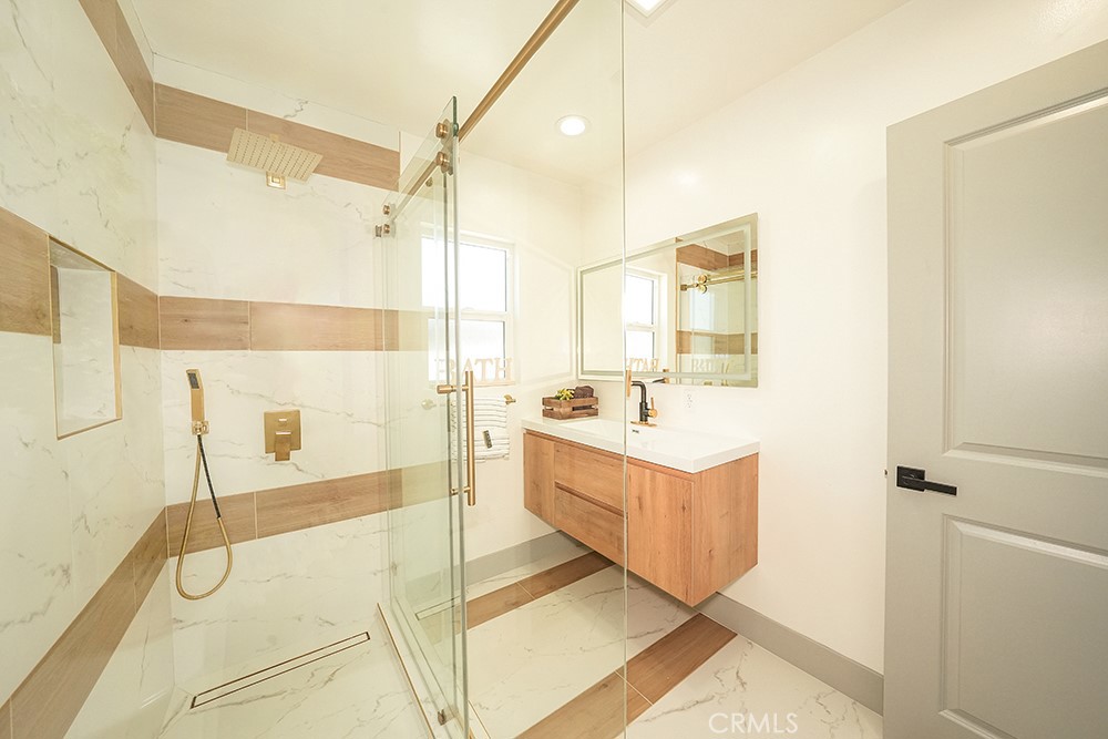 1243 E Almond Avenue