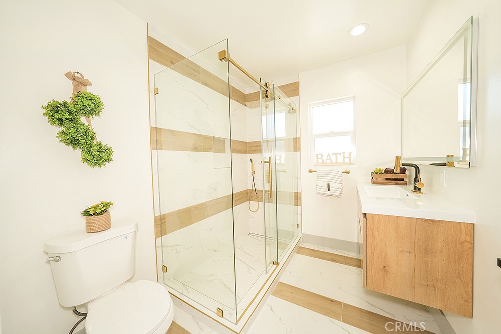 1243 E Almond Avenue