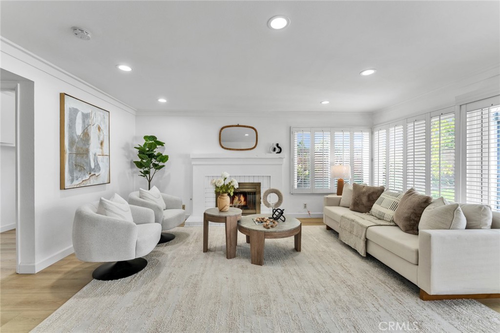 171 Avenida Santa Anita