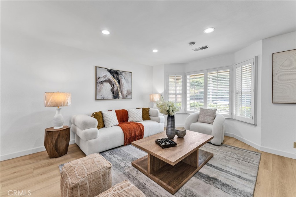 171 Avenida Santa Anita