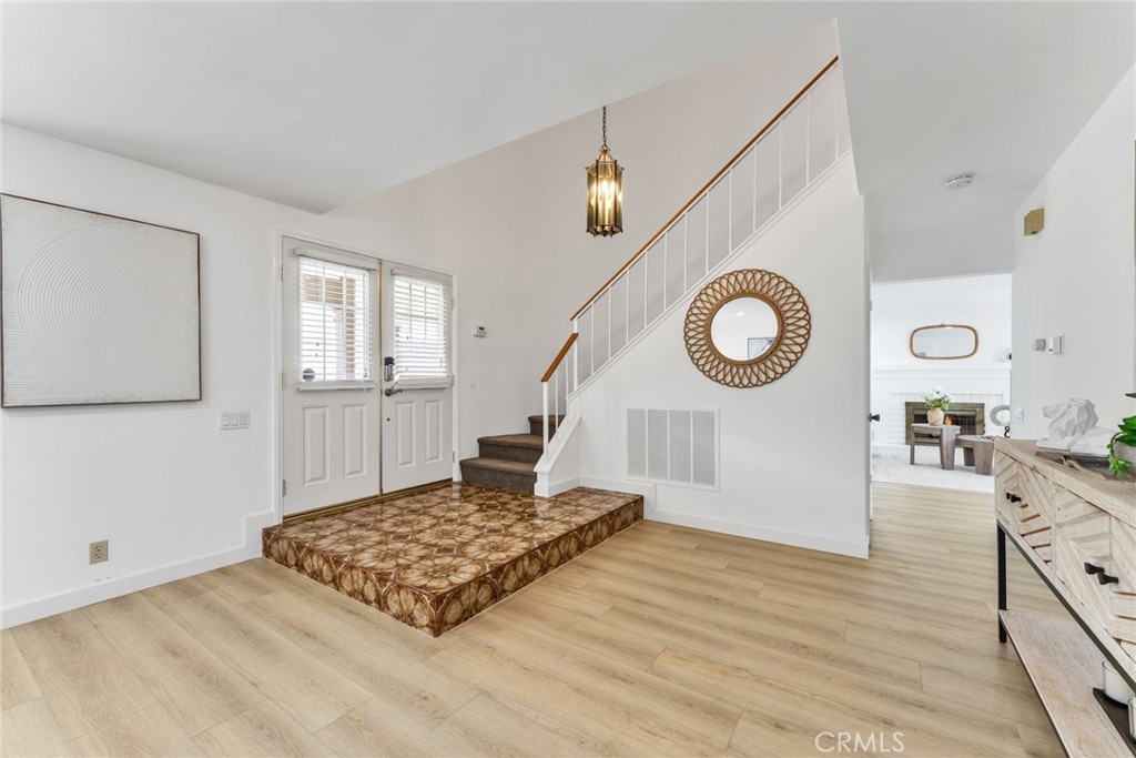 171 Avenida Santa Anita