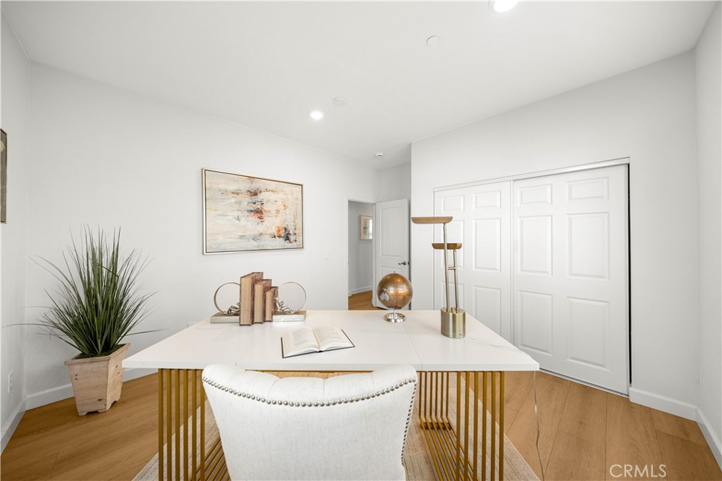 6956 La Rochelle Way