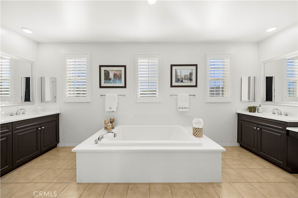 6956 La Rochelle Way