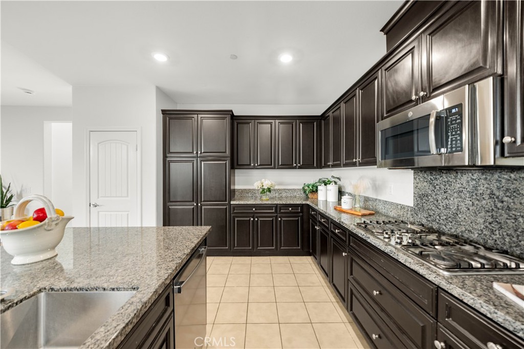 6956 La Rochelle Way