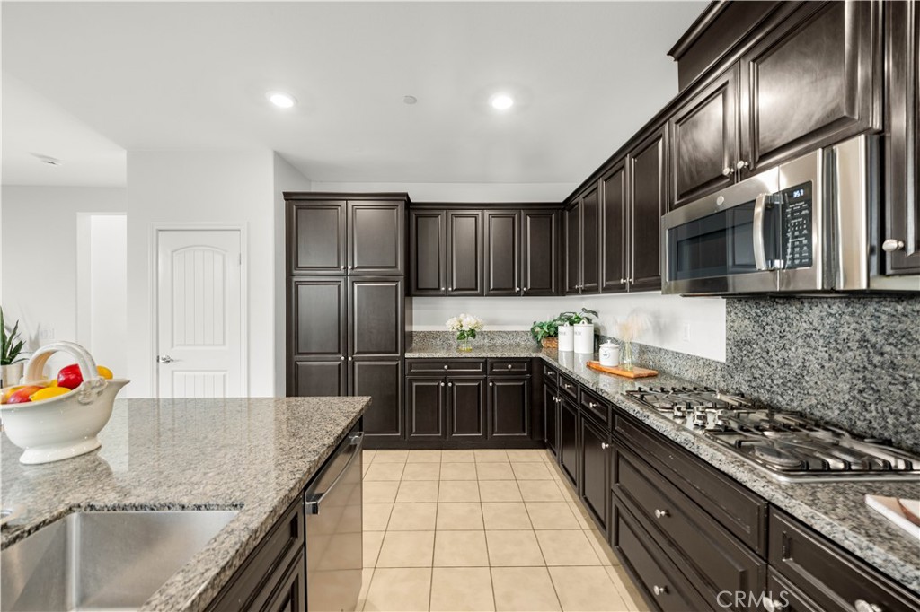 6956 La Rochelle Way