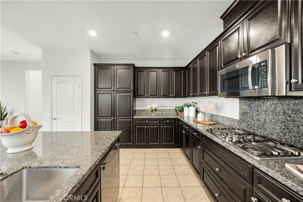 6956 La Rochelle Way