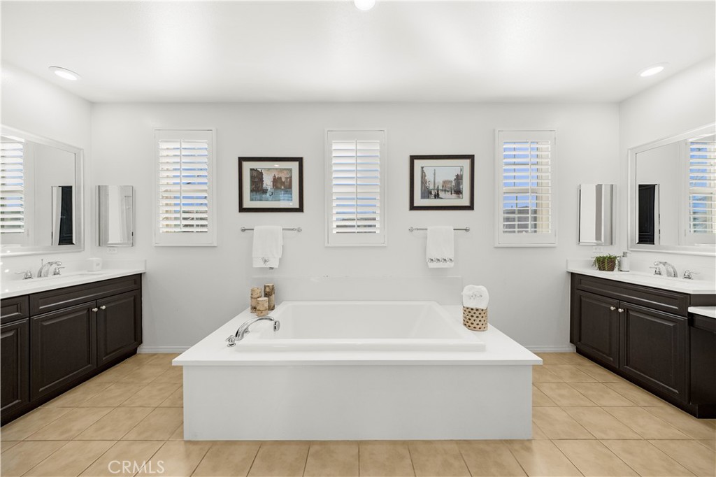 6956 La Rochelle Way