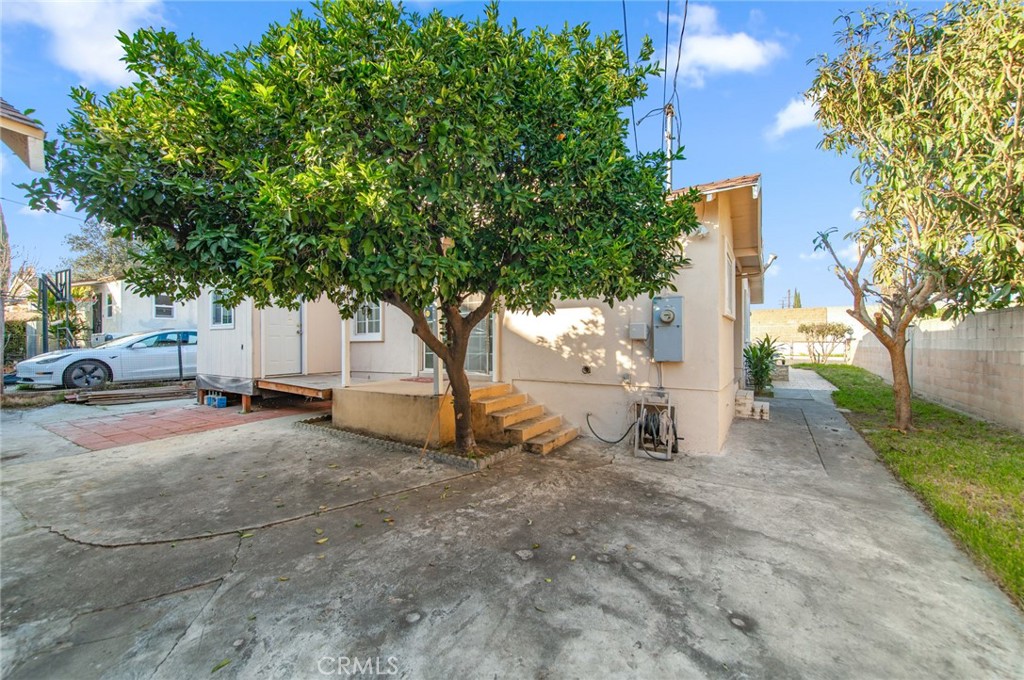 612 W Ramona Road
